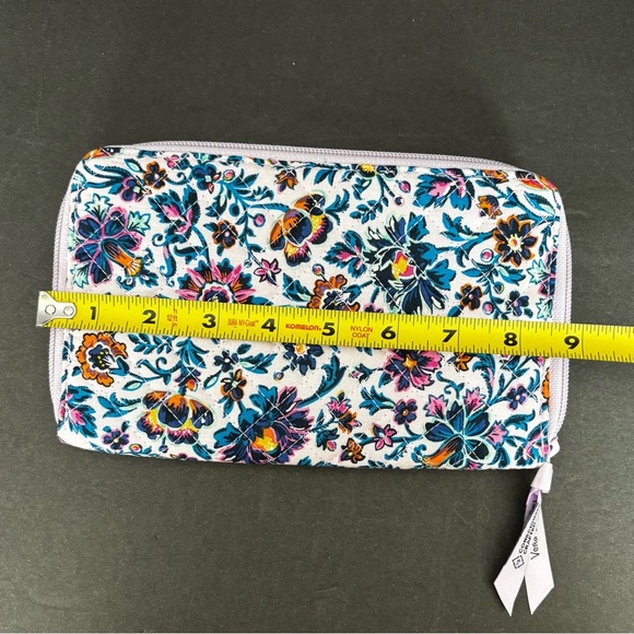 Vera Bradley RFID Deluxe Travel Wallet Magnifique Floral Flowers NWT - Picture 8 of 9
